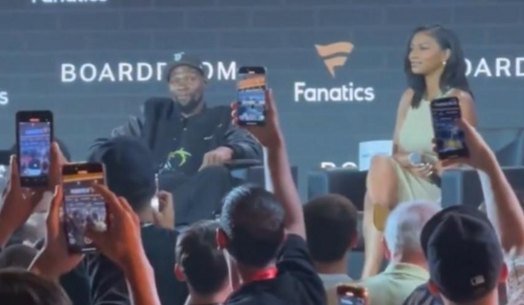 Η στιγμή που ο Ντουράντ μαθαίνει από τον κόσμο ότι έγινε trade στους Ρόκετς!