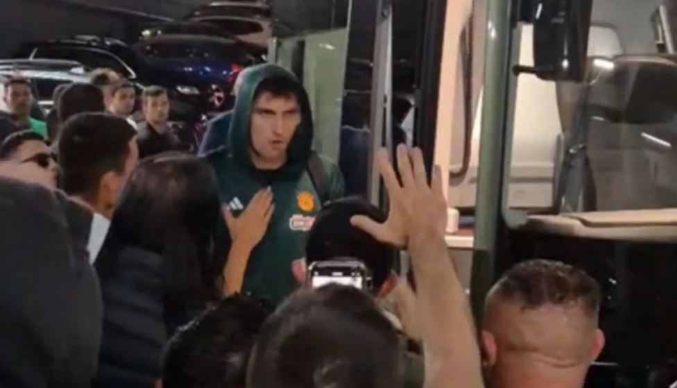 Παναθηναϊκός AKTOR: Εκατοντάδες φίλοι των πρασίνων αποθέωσαν Αταμάν και παίκτες στο ΟΑΚΑ