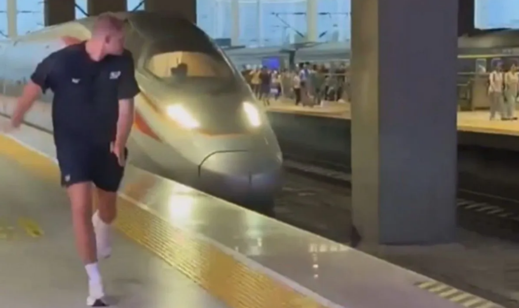 Νίκολα Γιόκιτς: «Αναμετρήθηκε» με τρένο ταχύτητας 350 χλμ/ώρα και φυσικά κέρδισε