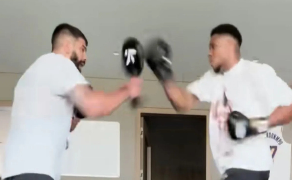 Αντετοκούνμπο: Άρχισε το μποξ στις διακοπές του μαζί με την Μαράια