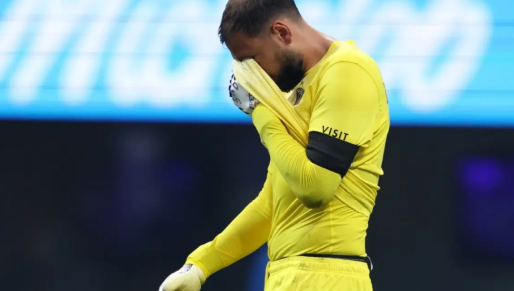 Λιντς: Κατηγόρησε τον Ντοναρούμα ότι έκανε τον τραυματία, για να δώσει οδηγίες στους παίκτες του ο Γκουαρδιόλα