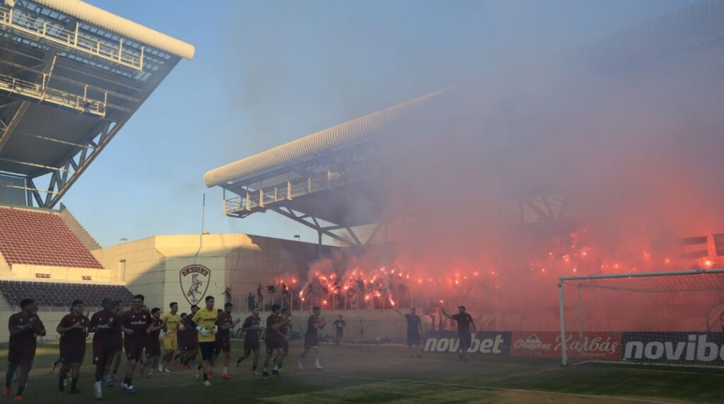 ΑΕΛ: Πανζουρλισμός στην πρώτη προπόνηση με 5.000 οπαδούς