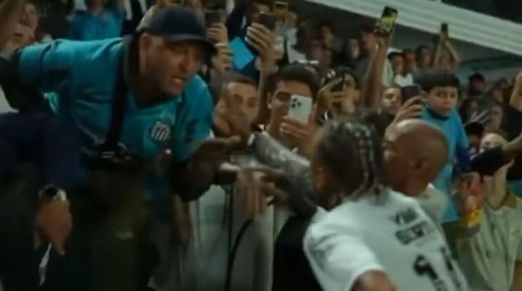 Νεϊμάρ: Ένταση και επεισόδιο με οπαδό μετά τη νέα ήττα της Σάντος