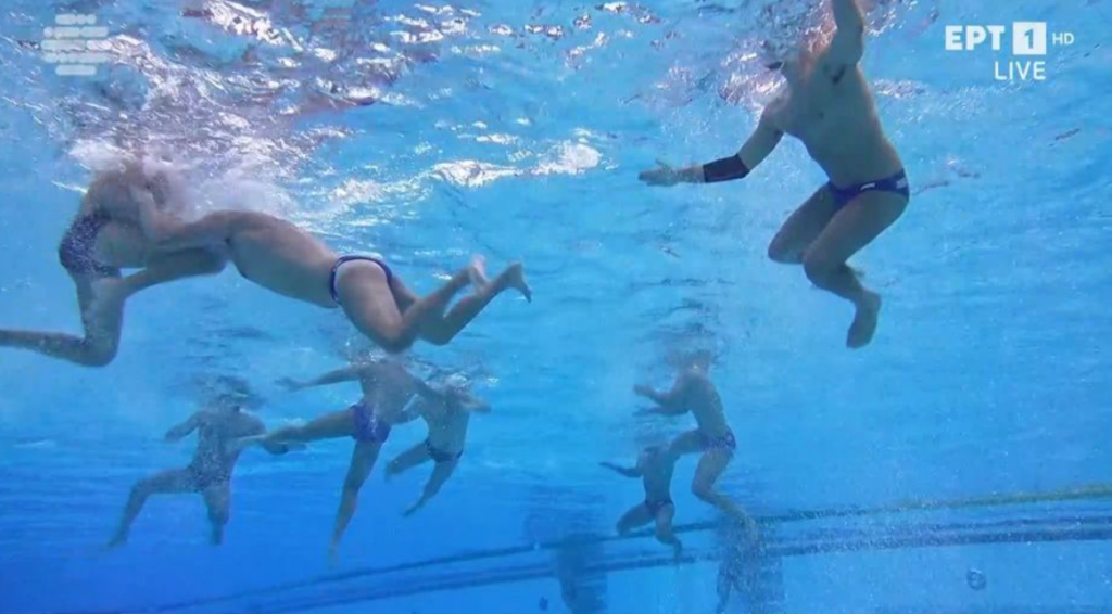 Ιταλία-Ελλάδα: Η εν ψυχρώ γονατιά του Γκράτα στο κεφάλι του Αργυρόπουλου (vid)