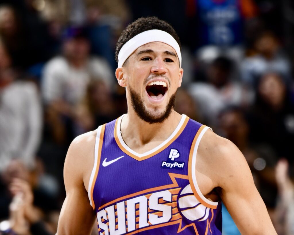 Μπουκερ: Υπέγραψε νέο 2ετες συμβόλαιο αξίας 145 εκ. δολαρίων (pic)