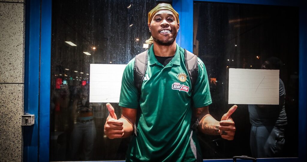 Χολμς: «Εγώ θα φέρνω τα καρφώματα και εσείς το θόρυβο»