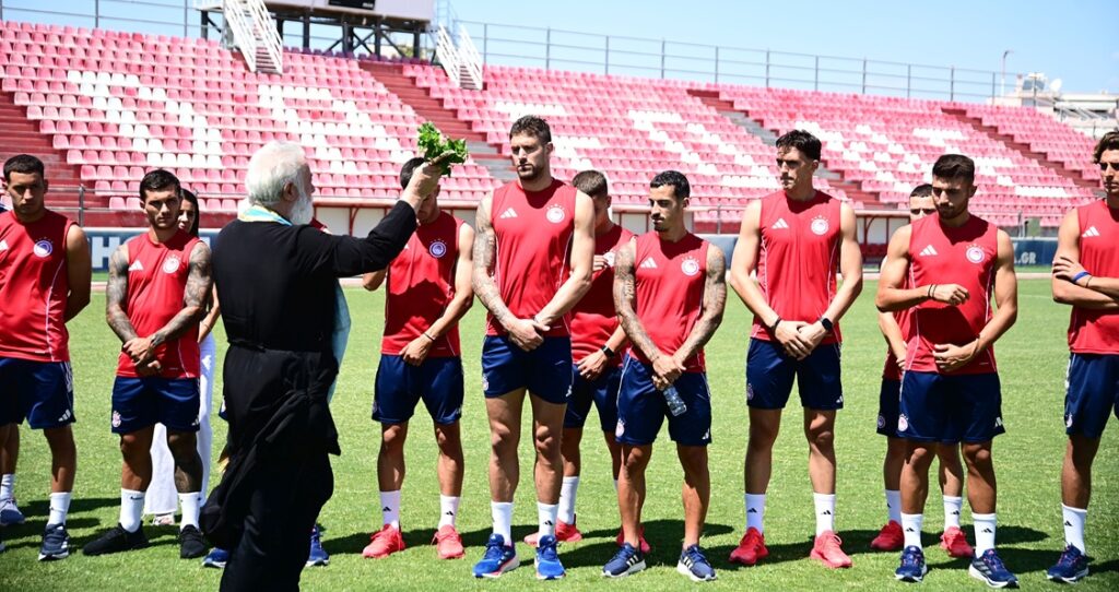 Ολυμπιακός: Αγιασμός στου Ρέντη παρουσία του Βαγγέλη Μαρινάκη