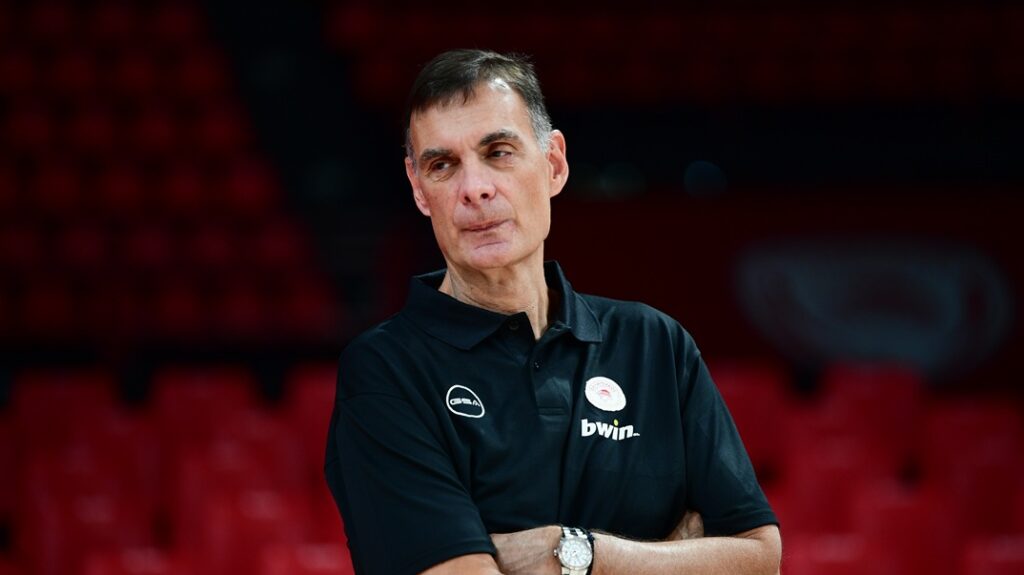 Μπαρτζώκας: «Μεταγραφή μόνο αν ταιριάζει στο σύνολο, όχι επειδή πιέζουν τα social media»