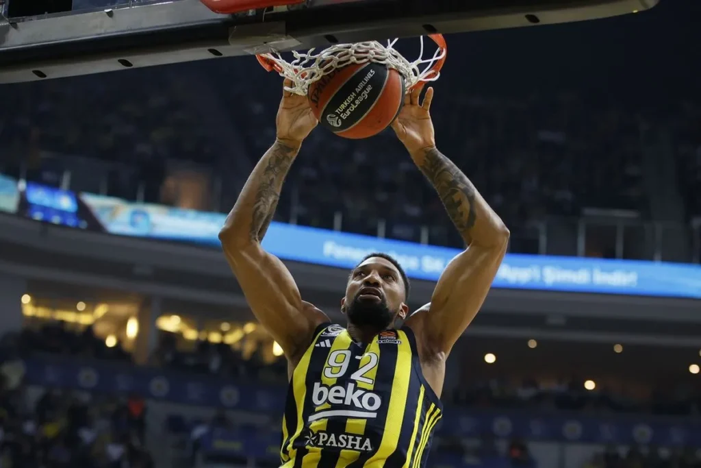 Στη Φενέρμπαχτσε για ακόμα έναν χρόνο ο Κεμ Μπιρτς