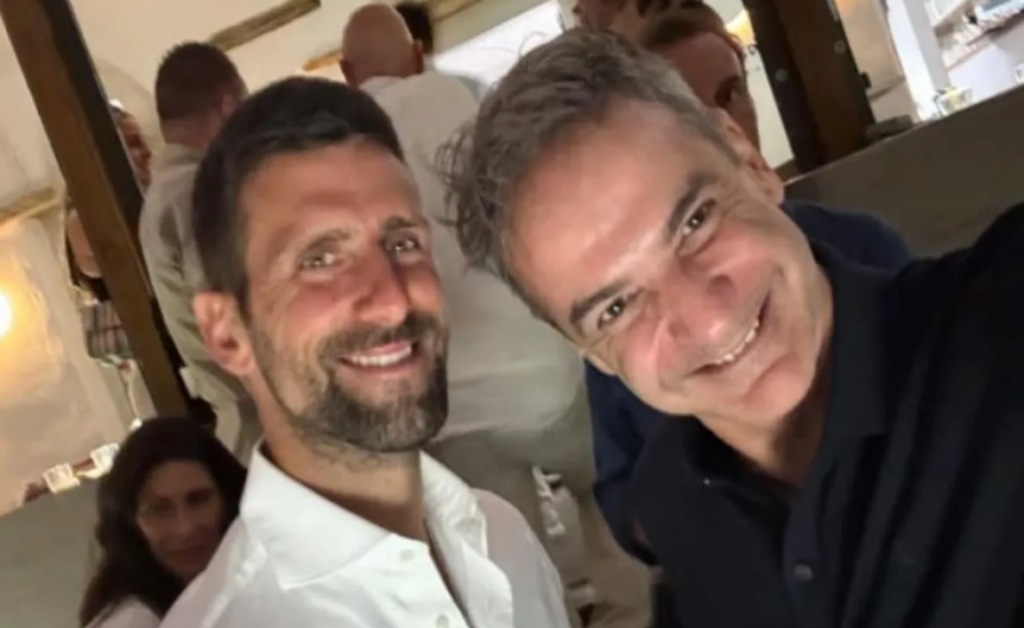 Τζόκοβιτς και Μητσοτάκης συναντήθηκαν στην Τήνο και έβγαλαν selfie