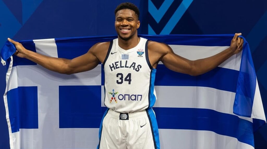 Γιάννης Αντετοκούνμπο: Οι πρώτες φωτογραφίες με τη γαλανόλευκη για να… διώξει το «μάτι»