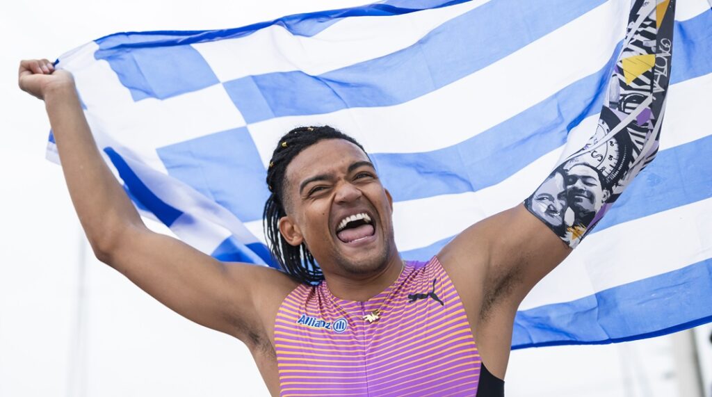 Εμμανουήλ Καραλής: Έξαλλοι πανηγυρισμοί, selfie και…ελβετικό τυρί μετά τη νίκη του στη Λωζάνη (vid)