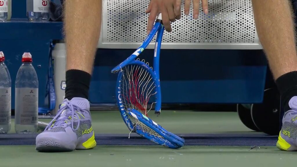 Εκτός εαυτού ο Μεντβέντεφ: Διέλυσε την ρακέτα του μετά την ήττα στο US Open (vid)