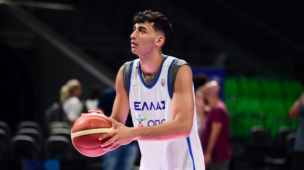 Σαμοντούροβ: «Eμείς οι νέοι πρέπει να βγάλουμε θέληση και ενέργεια στο παρκέ»