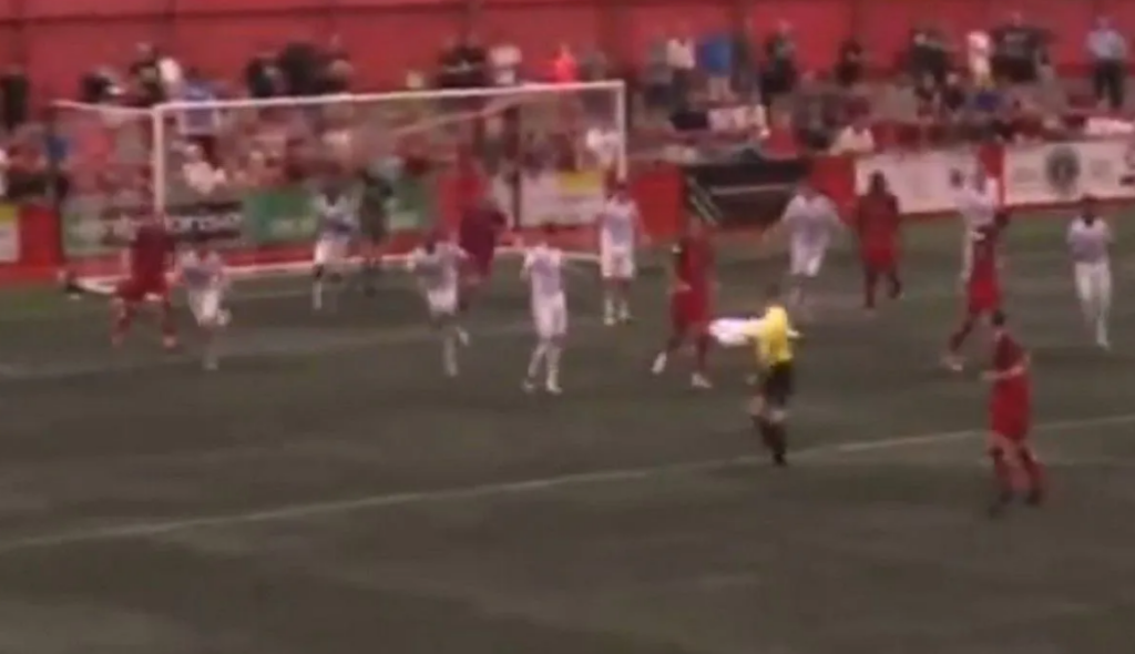 Μάντσεστερ Γιουνάιτεντ: Κατέρρευσε μετά από χτύπημα παίκτης της U21