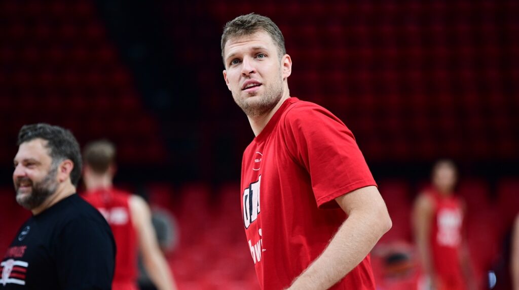 Βεζένκοφ: «Μαραθώνιος η EuroLeague, φαβορί η Σερβία»