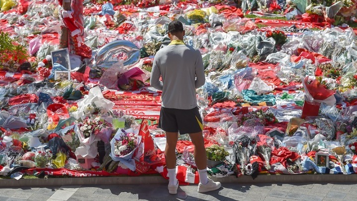 Φαν Ντάικ για Ζότα: «Περίεργο να πρέπει να επιστρέψω για να συνεχίσω να παίζω ποδόσφαιρο»