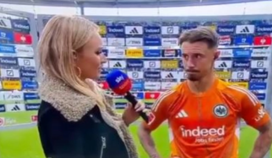 Του είπε «μπράβο για τη νίκη»: Η ομάδα του είχε μόλις δεχθεί 4 γκολ – Viral Γερμανίδα ρεπόρτερ της Bundesliga