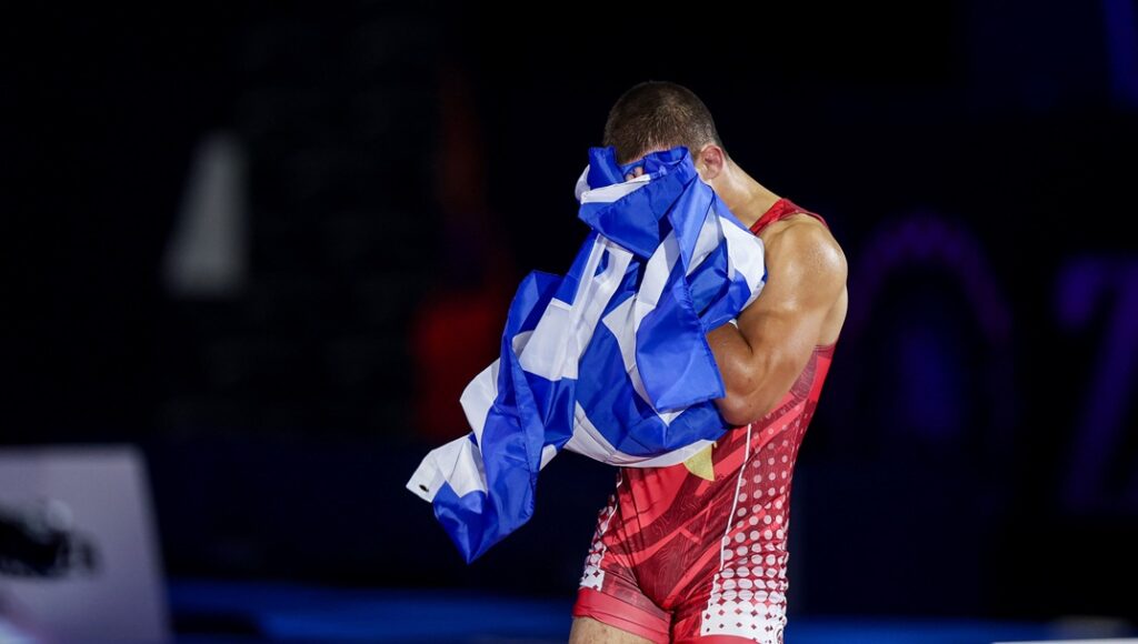 Κουγιουμτσίδης: Χαμός στην υποδοχή του παγκόσμιου πρωταθλητή πάλης στο «Μακεδονία»