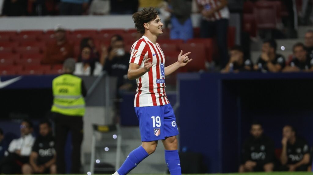 Χουλιάν Άλβαρες: Έτσι υπογράφεις το πρώτο σου χατ-τρικ στην Ευρώπη – Απίθανο γκολ με το αριστερό (vid)