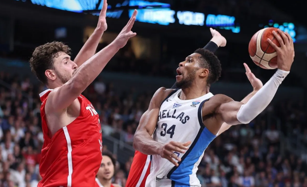 Αντετοκούνμπο σε Σενγκούν για το σχόλιό του ότι δεν σπουδαίος πασέρ: «Ας δει τα VIDEOS μου στο YouTube»