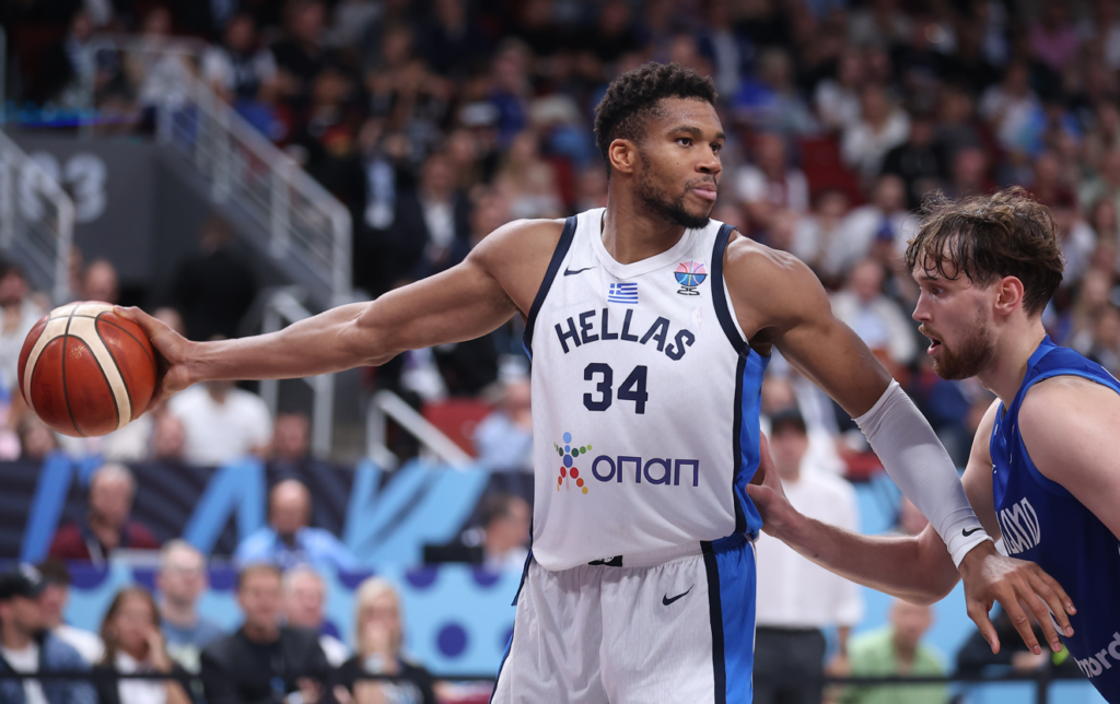 Αντετοκούνμπο: ΛΕΞ και Βινίσιους τον συγχαίρουν μέσω του Live του στο Instagram