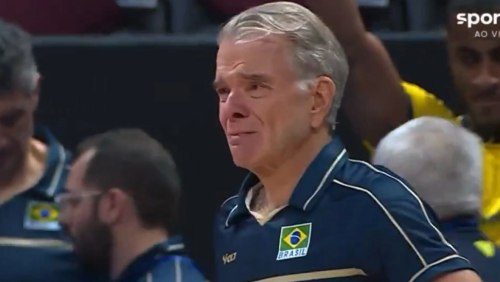 Παγκόσμιο βόλεϊ: Ο προπονητής της Βραζιλίας έμαθε το θάνατο της μητέρας του λίγα λεπτά πριν ξεκινήσει το ματς με τη Σερβία
