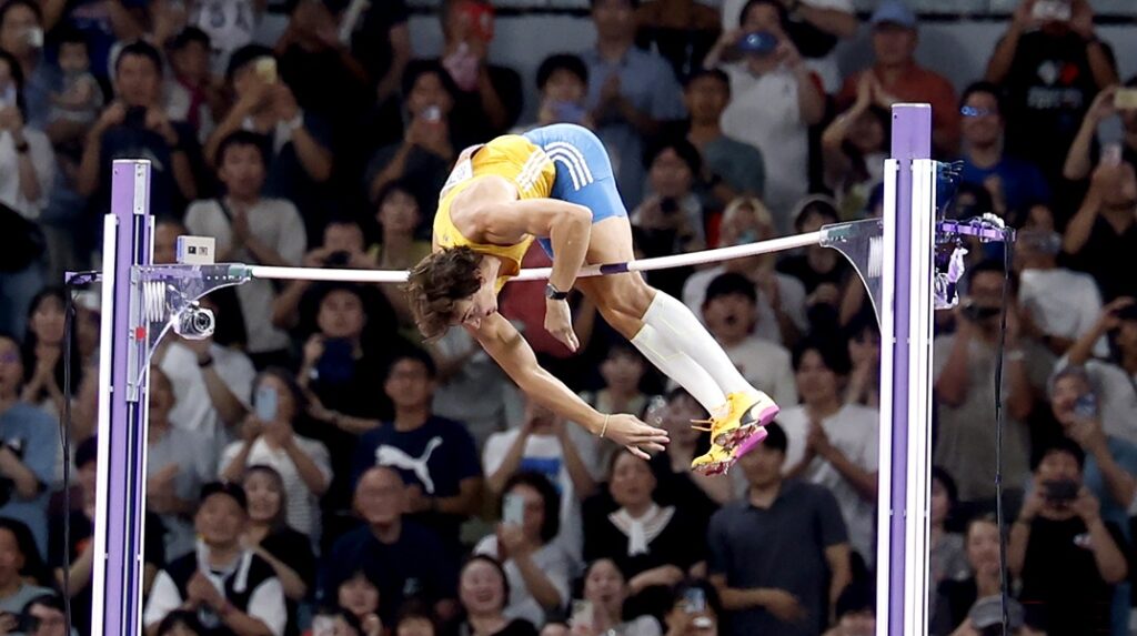 Αυτό είναι το νέο διαστημικό άλμα του Ντουπλάντις στα 6.30μ. – Η αγκαλιά με Καραλή