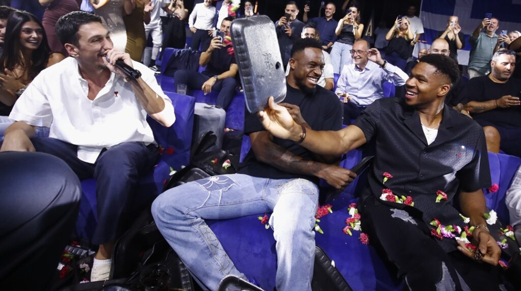 Εθνική Ελλάδας: Απίθανο γλέντι στο λεωφορείο και στα μπουζούκια με το «Freed from desire»