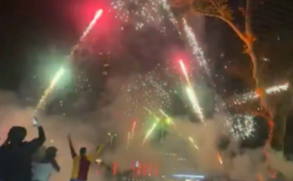 Λίβερπουλ: Οπαδοί της Γαλατασαράι έκαναν τη νύχτα ημέρα έξω από το ξενοδοχείο της ομάδας τα ξημερώματα της Τρίτης