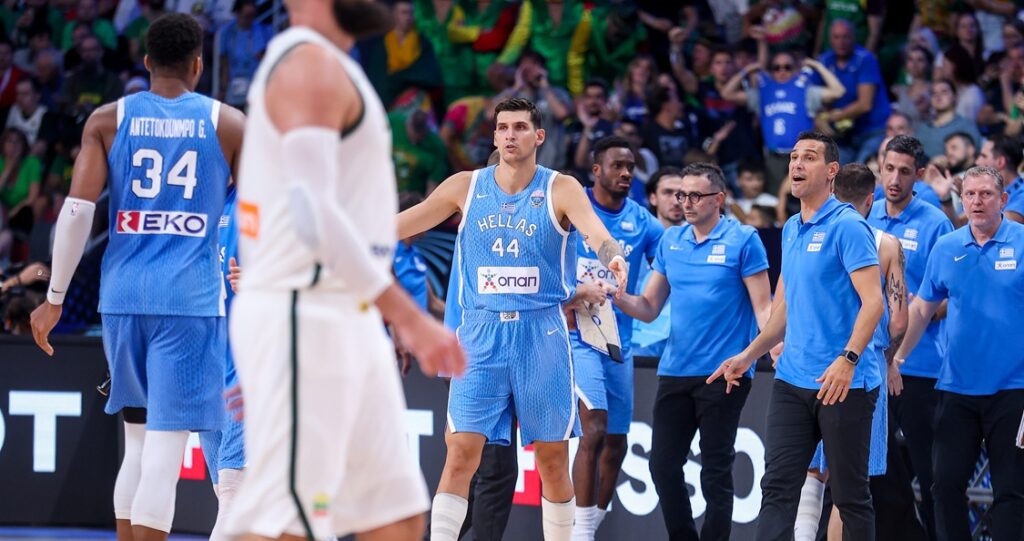 Εθνική Ελλάδας: Αποθέωση για τα μέλη της αποστολής κατά την άφιξή τους στο ξενοδοχείο!