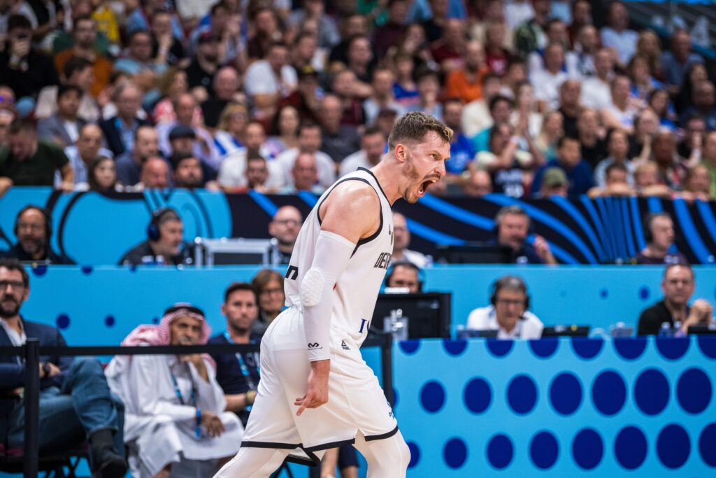 Γερμανία-Σλοβενία 99-91: «Καρδιοχτύπησαν» αλλά τα «Πάντσερ» είναι στα ημιτελικά