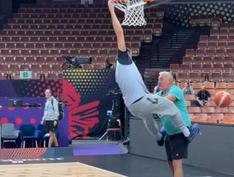 Και… οικογενειακή υπόθεση! Ο Ντόντσιτς έκανε poster τον πατέρα του στην προπόνηση (vid)