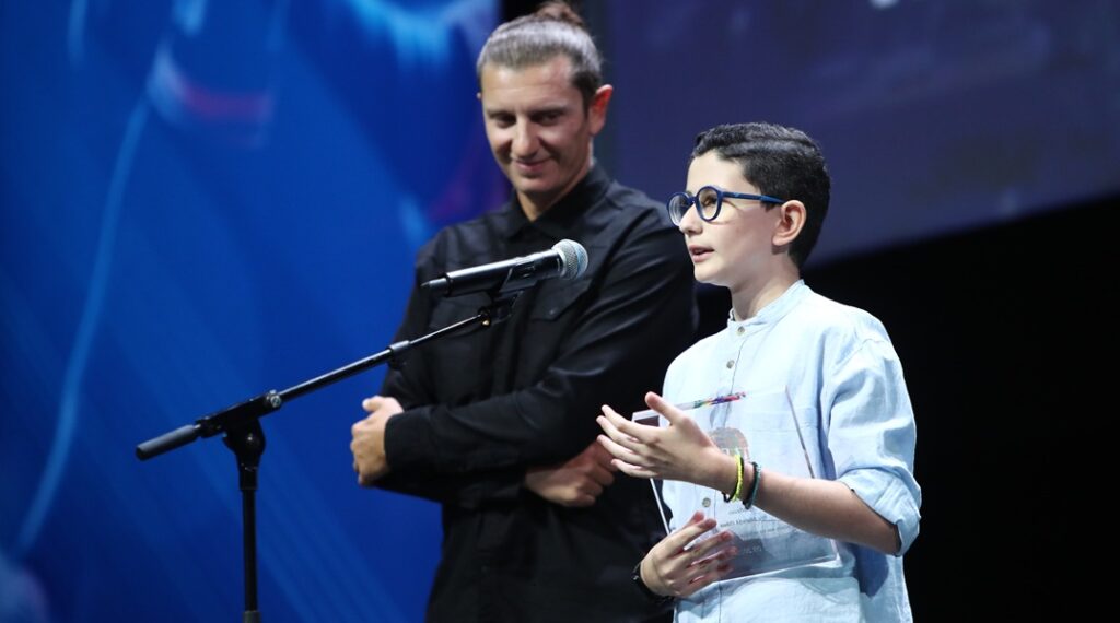 Βραβεία ΠΣΑΠΠ: «Ράγισε» καρδιές ο μικρός Μιχαήλ που νίκησε τον καρκίνο