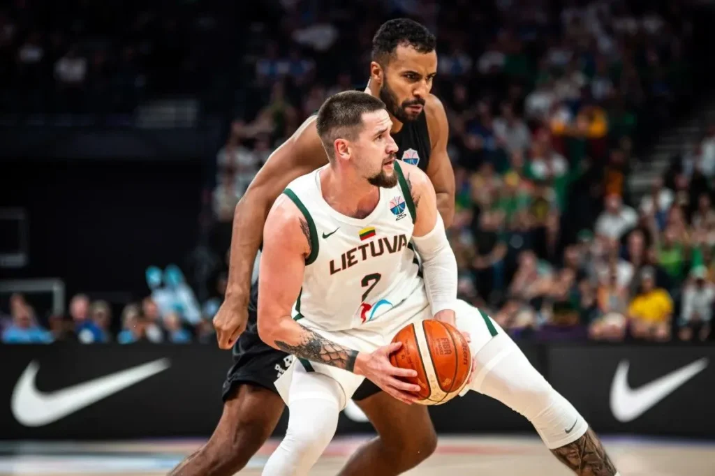 Nορμάντας: Γύρισε τον αστράγαλό του κατά την διάρκεια της αναμέτρησης με την Σουηδία