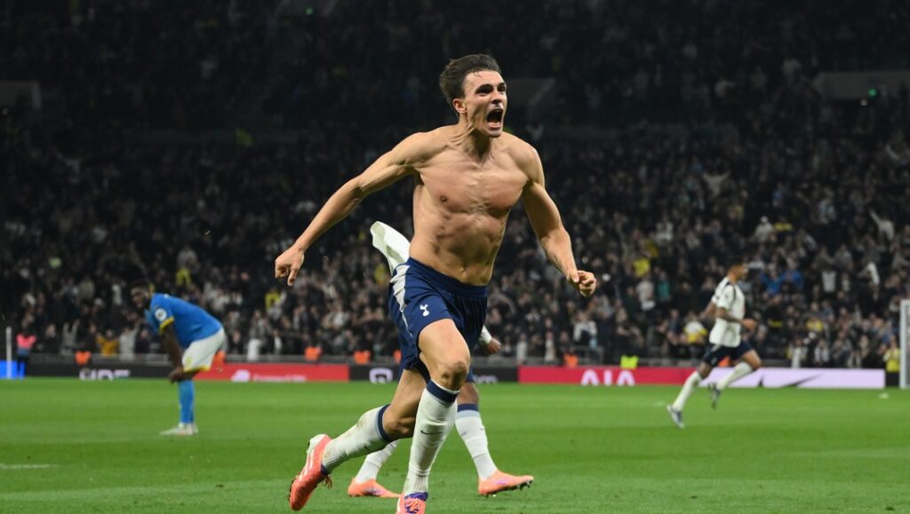 Λύτρωση στο 94΄ για την Τότεναμ με φοβερή γκολάρα του Παλίνια