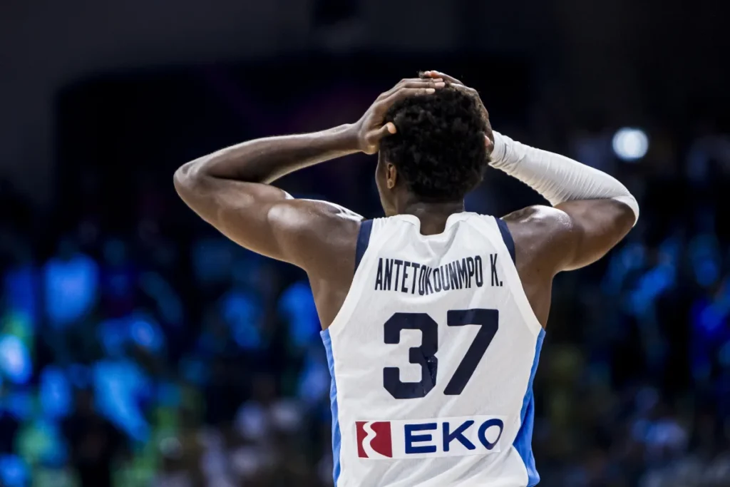 Αντετοκούνμπο: «Είμαστε συγκεντρωμένοι και έτοιμοι για το παιχνίδι»