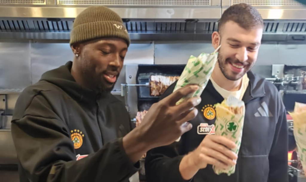 Παναθηναϊκός: Ρογκαβόπουλος και Γκραντ έγιναν… τυλιχτές σε σουβλατζίδικο στη Μελβούρνη