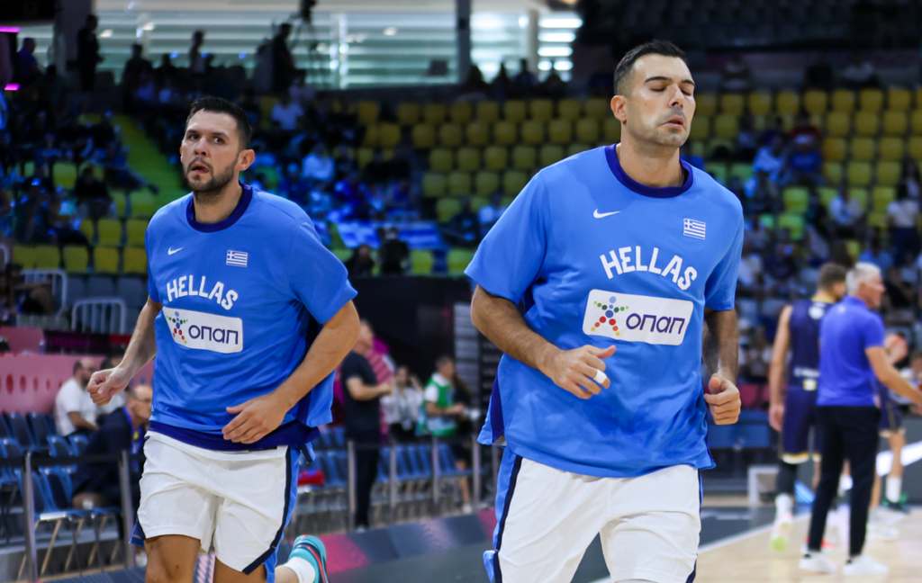 EuroBasket 2025: Η αγκαλιά Παπανικολάου – Σλούκα, μετά το χάλκινο