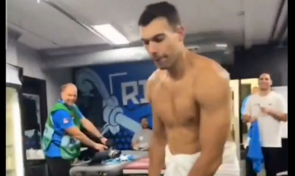 Σλούκας: Viral ο χορός του μόνο με πετσέτα στο live του Αντετοκούνμπο