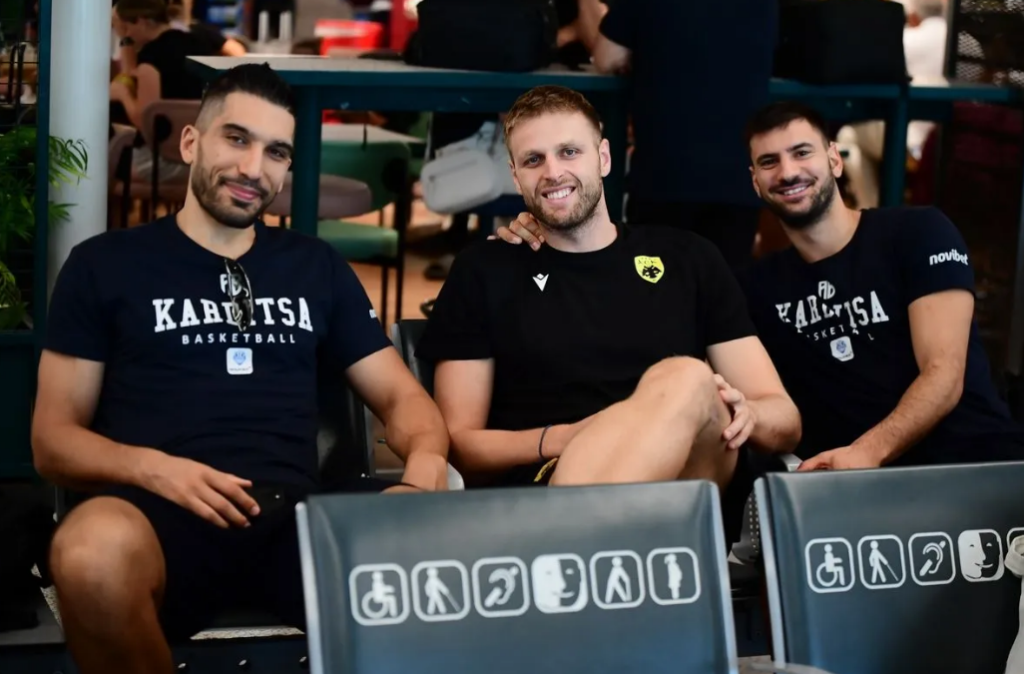 Super Cup: Με κοινή πτήση αναχώρησαν οι ομάδες για τη Ρόδο