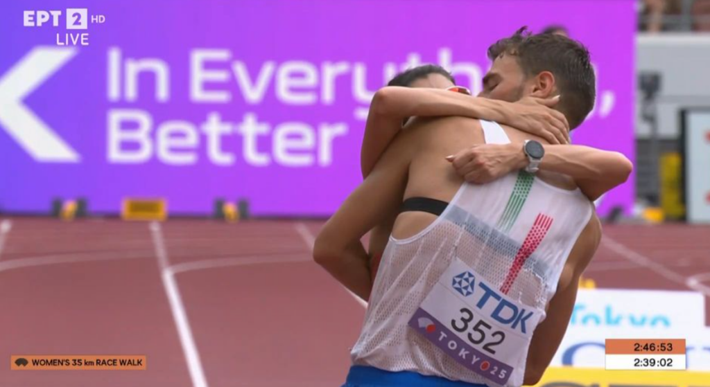 Τόκιο 2025: Ιταλός αθλητής περίμενε τη σύντροφό του στον τερματισμό για να τη φιλήσει (vid)