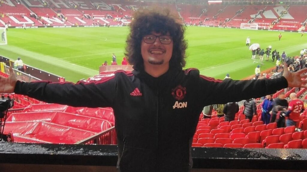 Ο πιο viral φίλαθλος της Μάντσεστερ Γιουνάιτεντ δέχθηκε επίθεση – Δεν θα κουρευτεί μέχρι να κάνει η ομάδα του πέντε σερί νίκες