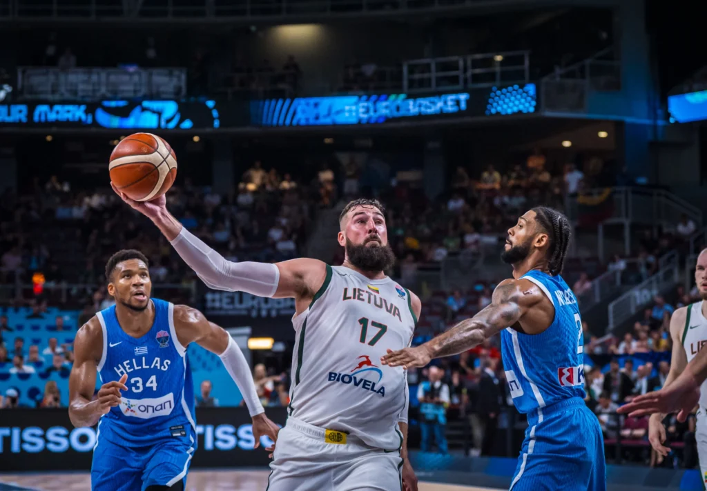 Βαλαντσιούνας: «Η Ελλάδα ήταν πιο δυνατή, συγχαρητήρια για την πρόκριση»