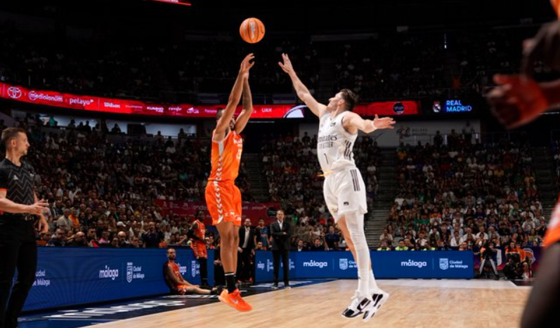 Ρεάλ Μαδρίτης-Βαλένθια 94-98: Clutch ο Ντε Λαρέα και στις «νυχτερίδες» ο πρώτος ισπανικός τίτλος