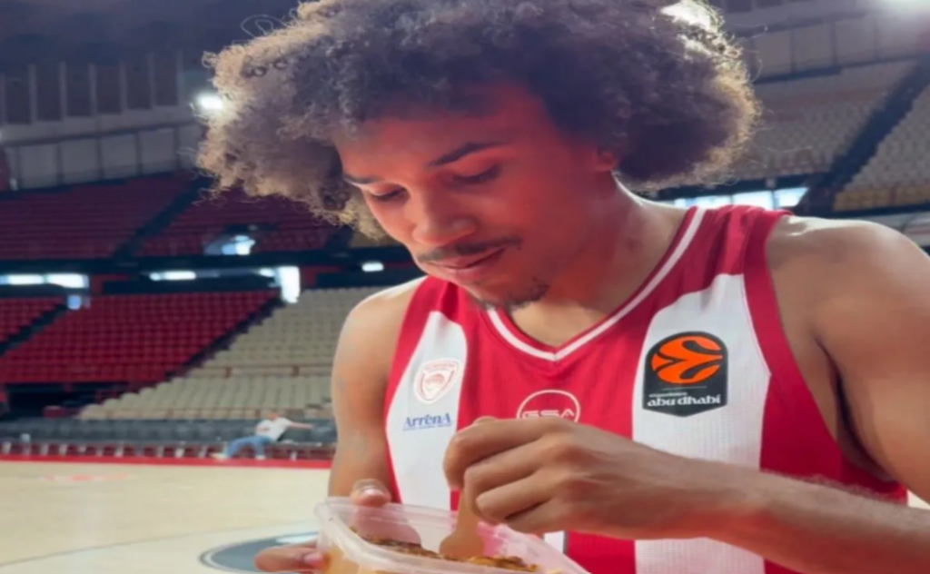 Ολυμπιακός: Γουόρντ και Χολ γεύτηκαν λίγη ελληνική κουζίνα