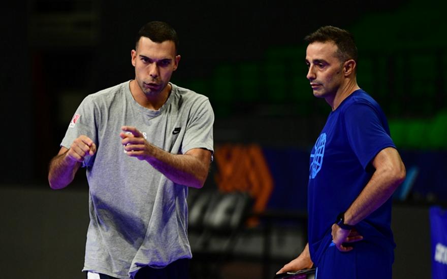 Χαραλαμπίδης: «Η επιρροή του Γιάννη είναι πολύ σημαντική, υπάρχει δυνατότητα βελτίωσης»