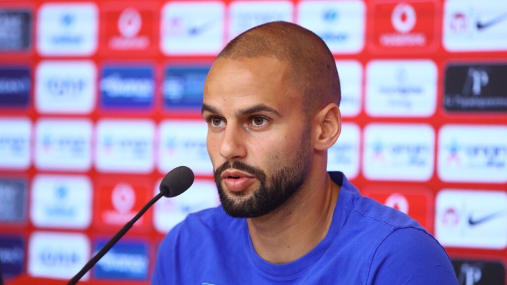 Χατζηδιάκος: «Κοιτάμε κάθε αντίπαλο στα μάτια»