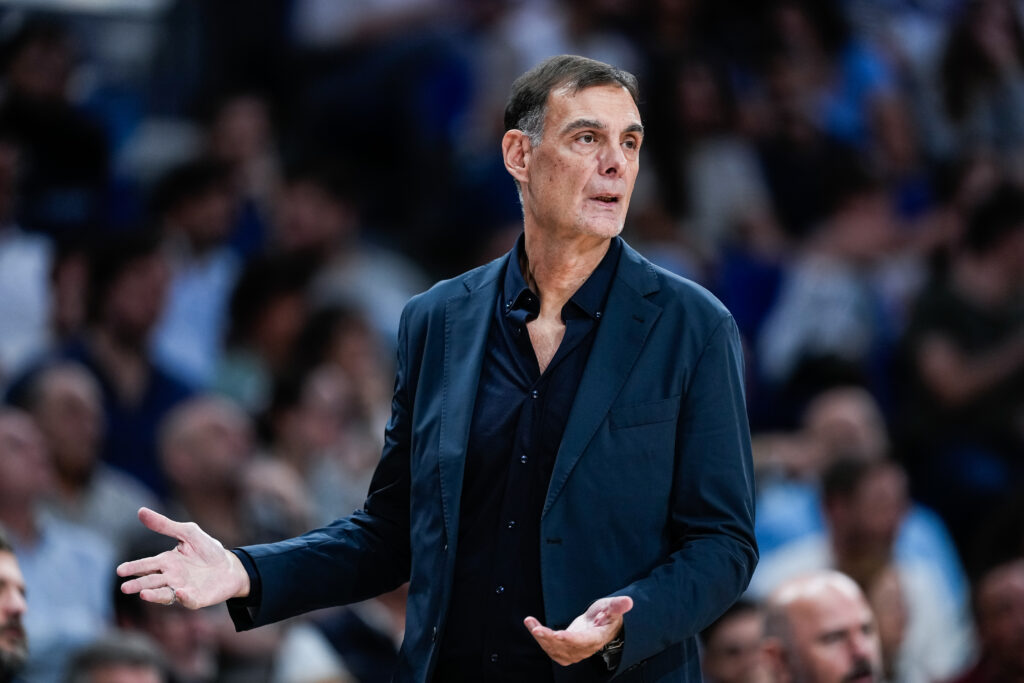 Μπαρτζώκας στη Συνέντευξη Τύπου: «Δεν θα υπογράψουμε παίκτη που θέλουν τα social media»