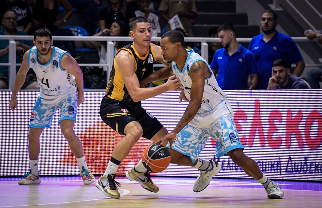 «Έγραψε ιστορία» ο Φλιώνης: Πρώτος γκαρντ της ΑΕΚ με τέσσερα κοψίματα σε ένα παιχνίδι